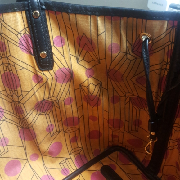 SOLD NOT AVAILABLE Authentic MCM Tote and pouch - Picture 13 of 16